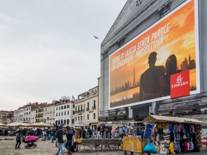 0016_giant-advertising-riva-degli-schiavoni-chiesa-della-pieta-venice_Emirates