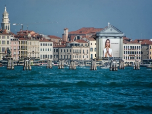 002_giant-advertising-riva-degli-schiavoni-chiesa-della-pieta-venice_M-Bicego