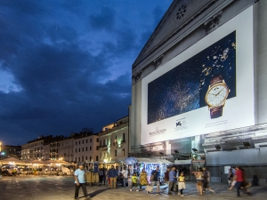 007_giant-advertising-riva-degli-schiavoni-chiesa-della-pieta-venice_JLC