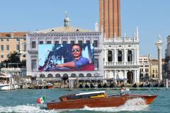 09_giant-advertising-zecca-palace-venice_gucci
