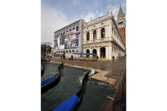 10_giant-advertising-zecca-palace-venice_handm