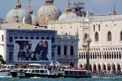 21_giant-advertising-zecca-palace-venice_kors