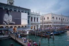 26_giant-advertising-zecca-palace-venice_lacoste