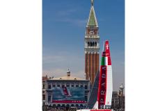 45_giant-advertising-zecca-palace-venice_prada
