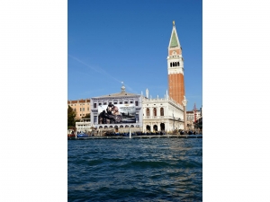 01_giant-advertising-zecca-palace-venice_aeronauticamilitare