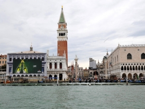 11_giant-advertising-zecca-palace-venice_heineken