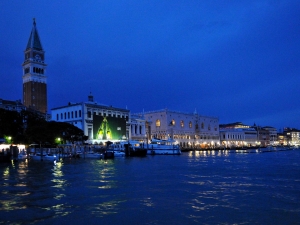 12_giant-advertising-zecca-palace-venice_heineken