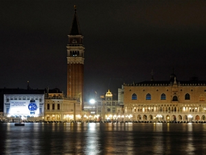 14_giant-advertising-zecca-palace-venice_iwc