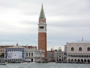 18_giant-advertising-zecca-palace-venice_jlc